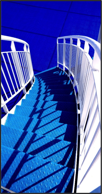 Escaliers bleu antidérapants Escaliers bleu antidérapants